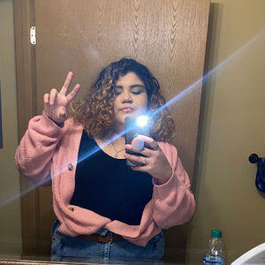 Meet your Posher, Mia